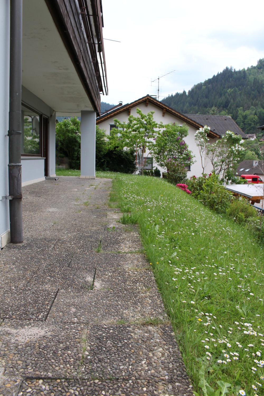 große Terrasse im Grünen