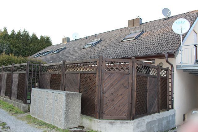 Rückansicht mit Nachbarhaus 