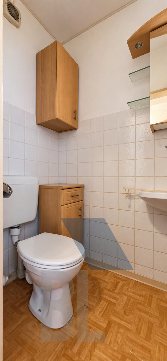 Separate WC.