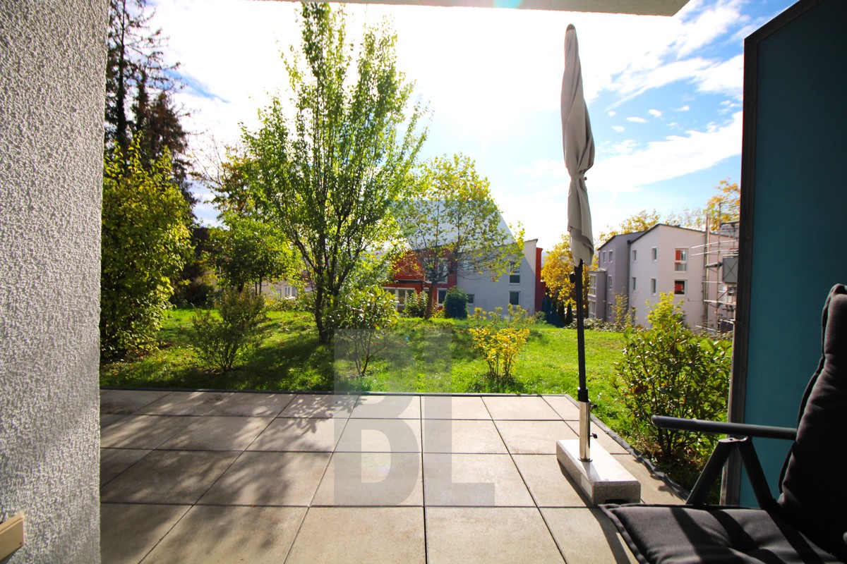 Terrasse mit Garten