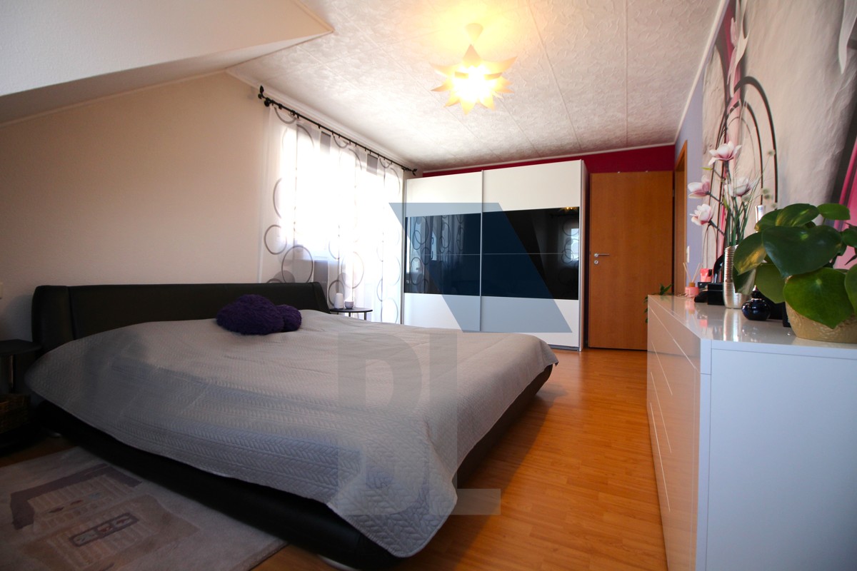 Schlafzimmer DG