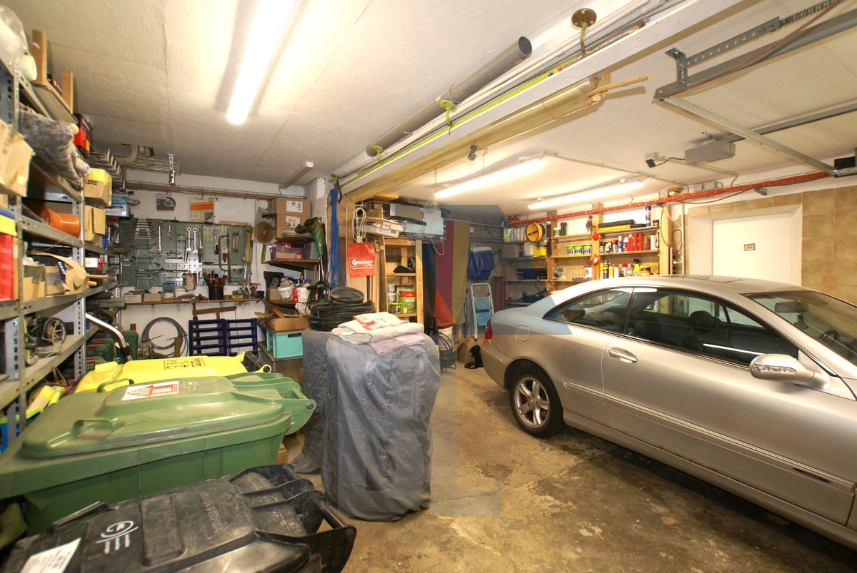 Garage mit Werkstatt 