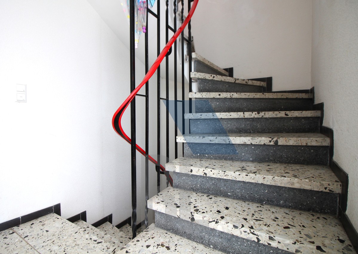 Treppenaufgang zur Maisonette Whg OG